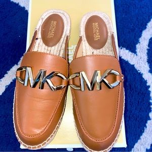 Michael Kors Izzy Slip-on loafer slide slippers shoes  Size 7.